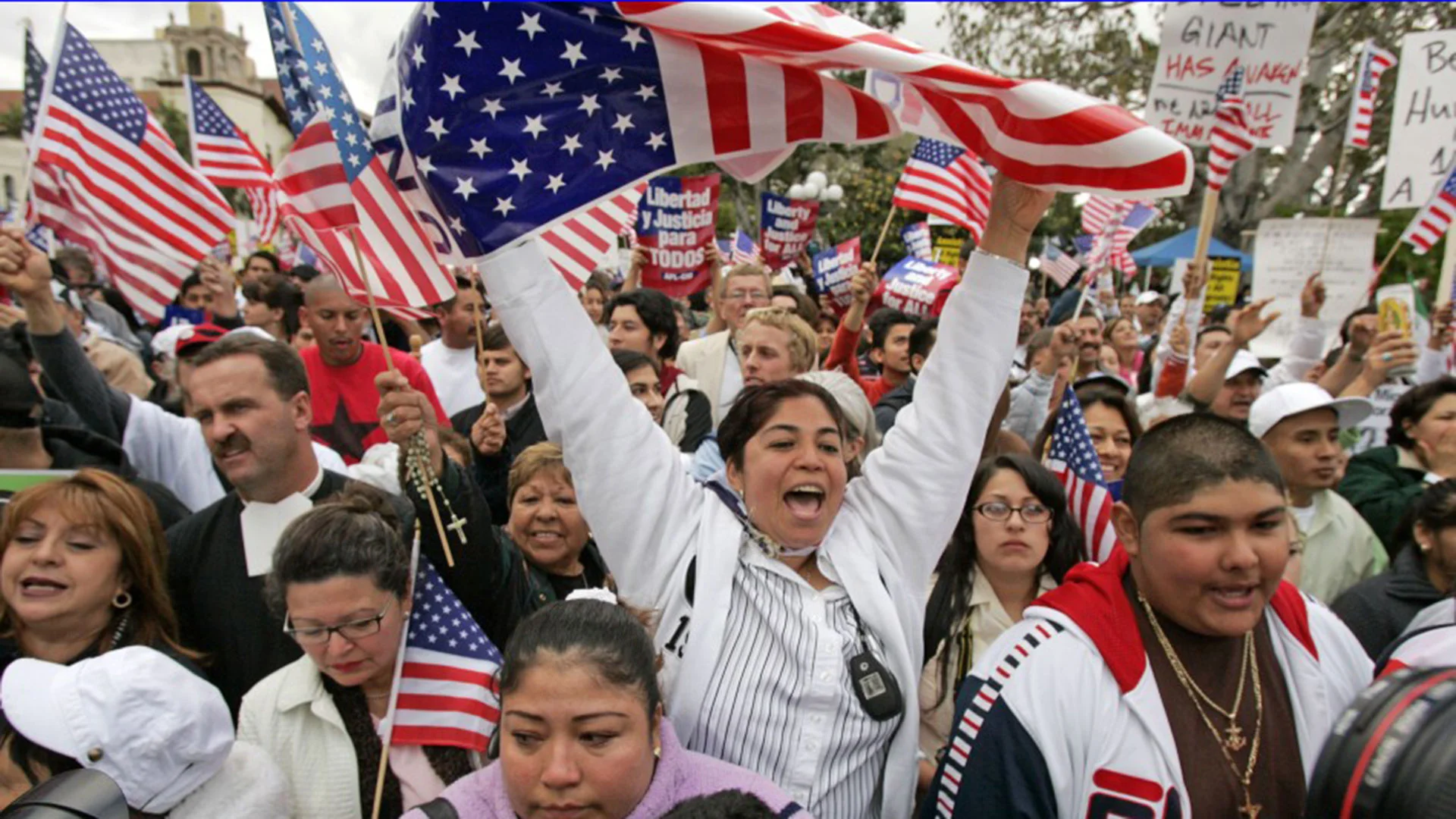 Cómo la política migratoria impacta a los latinos en EE.UU.