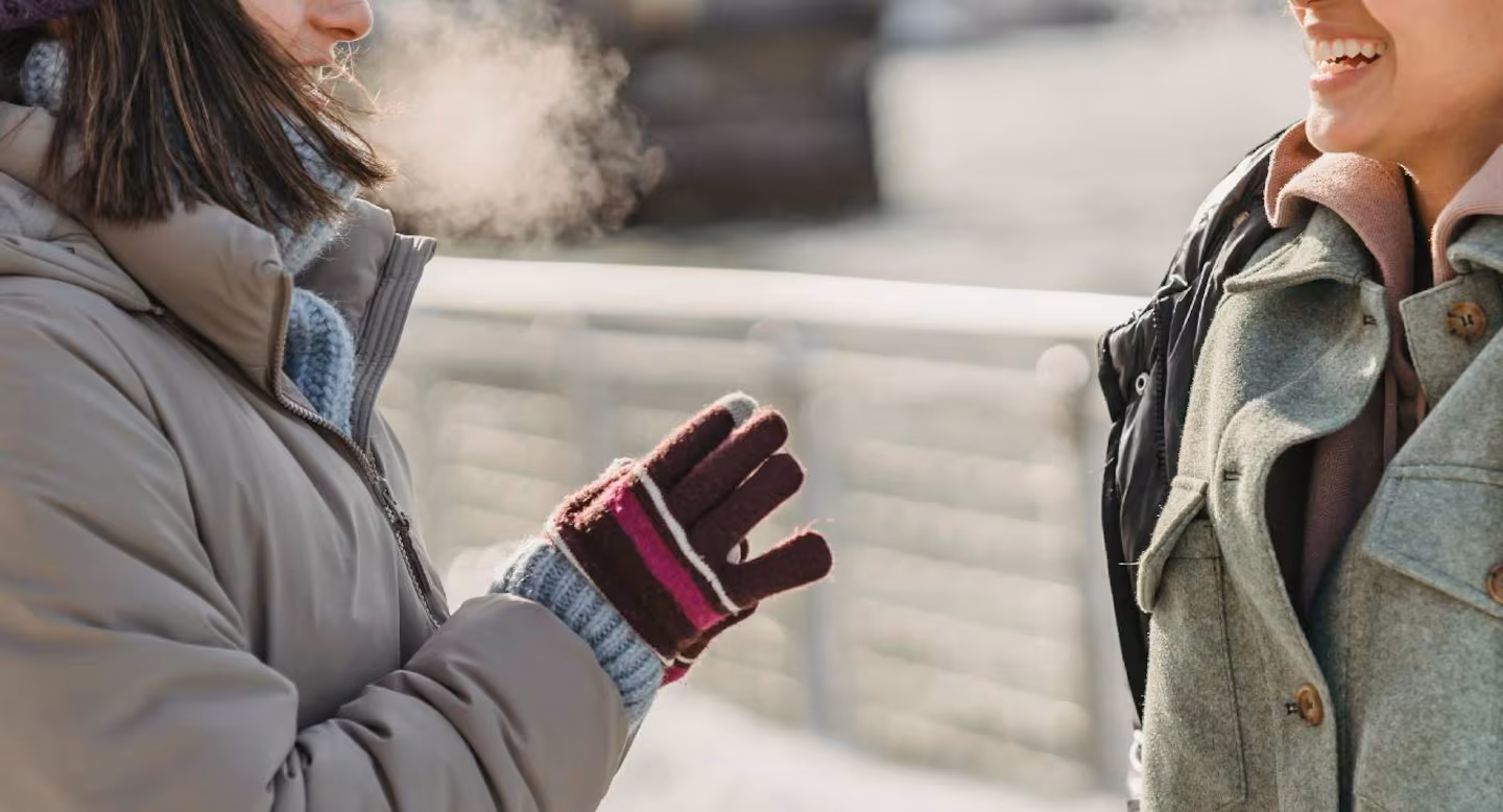 Cómo utilizar múltiples capas de ropa en invierno