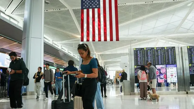 Gobierno de Estados Unidos anuncia nuevas medidas migratorias que impactan a la comunidad latina