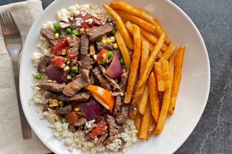 Prepara un delicioso Lomo Saltado Peruano con esta auténtica receta